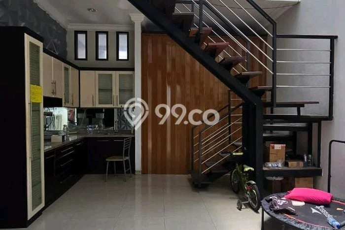 Rumah Disewakan Surabaya LT 144m2 LB 220m2 Area Kalisari Rumah Disewakan Surabaya LT 144m2 LB 220m2 Area Kalisari