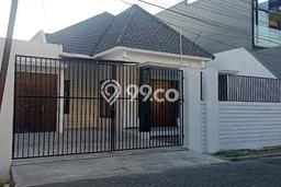 Lokasi strategis! Rumah siap pakai dikontrakkan di Sukolilo LB 330m2 Lokasi strategis! Rumah siap pakai dikontrakkan di Sukolilo LB 330m2