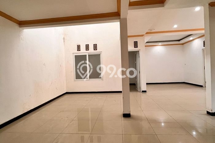 Rumah Modern 3 Kamar LT 195m2 di Wadungasri Rumah Modern 3 Kamar LT 195m2 di Wadungasri