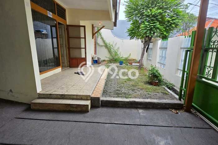 Rumah Eksklusif Dijual LT 204m2 di Kebon Jeruk, Jakarta Barat Rumah Eksklusif Dijual LT 204m2 di Kebon Jeruk, Jakarta Barat
