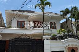 Rumah Modern Disewakan di Menteng Jakarta Pusat Area Sangat Strategis Rumah Modern Disewakan di Menteng Jakarta Pusat Area Sangat Strategis