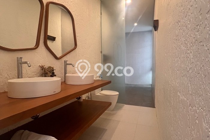 Vila Kawasan , Luas 250m2m², Posisi Strategis Vila Kawasan , Luas 250m2m², Posisi Strategis