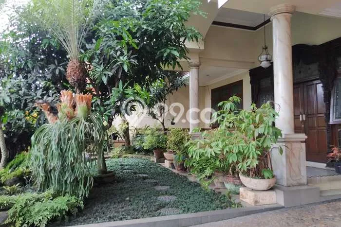 Rumah Elit LB 988m2 Siap Huni Desain Elegan di Arjosari, Malang Rumah Elit LB 988m2 Siap Huni Desain Elegan di Arjosari, Malang