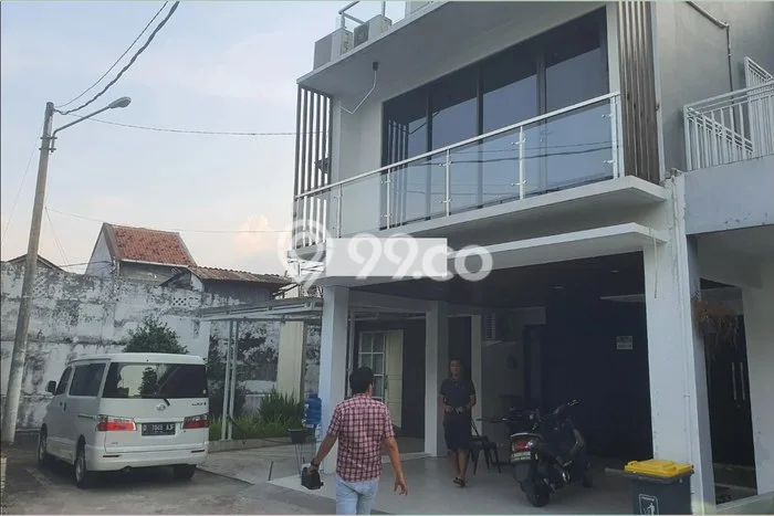 Rumah Strategis Modern Lb 270m2 di Mandalajati, Bandung Rumah Strategis Modern Lb 270m2 di Mandalajati, Bandung