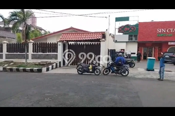 Rumah Luxury Modern Siap Huni di Darmo Permai Surabaya Rumah Luxury Modern Siap Huni di Darmo Permai Surabaya