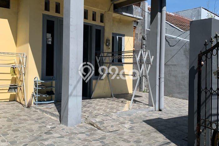 Rumah Luas Asri 3 KT Siap Pakai di Manukan Surabaya Rumah Luas Asri 3 KT Siap Pakai di Manukan Surabaya