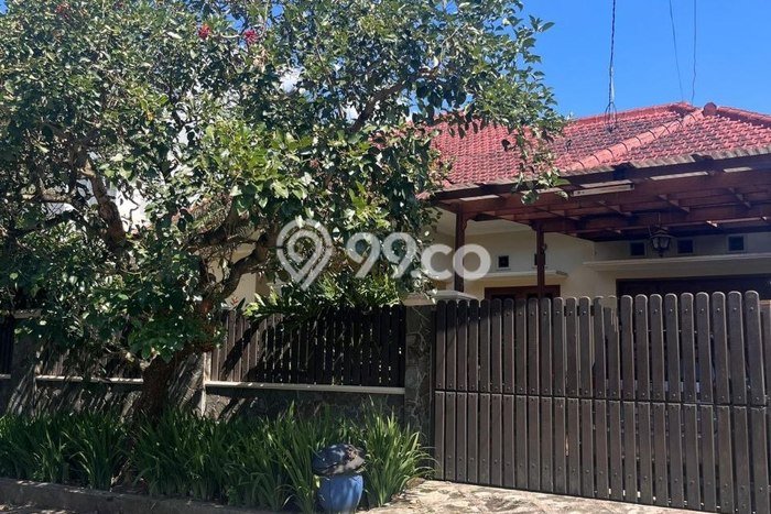 Disewakan! Rumah 3 Kamar Tidur &
3 Kamar Mandi di Dieng, Malang Disewakan! Rumah 3 Kamar Tidur &
3 Kamar Mandi di Dieng, Malang
