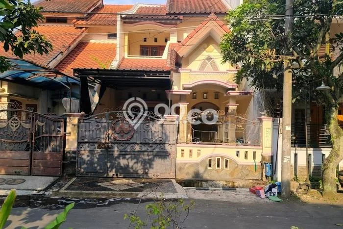 LOKASI STRATEGIS! Rumah kawasan Lowokwaru, Dekat Stasiun, 4 KT, LT 108m2m² Bangunan 180m2m² LOKASI STRATEGIS! Rumah kawasan Lowokwaru, Dekat Stasiun, 4 KT, LT 108m2m² Bangunan 180m2m²