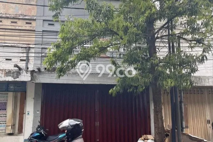 Ruko untuk disewa di Klojen punya LT 200m2 & LB 230m2 harga sewa kompetitif Ruko untuk disewa di Klojen punya LT 200m2 & LB 230m2 harga sewa kompetitif