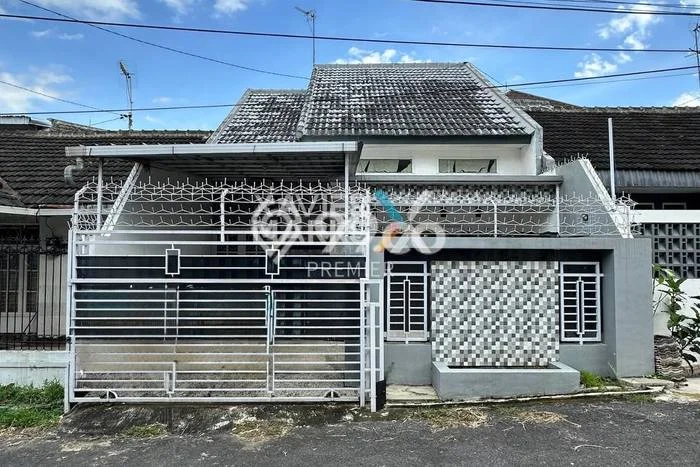Dijual Cepat Rumah Strategis LT 98m2 LB 110m2 di Malang Cocok untuk Hunian Dijual Cepat Rumah Strategis LT 98m2 LB 110m2 di Malang Cocok untuk Hunian
