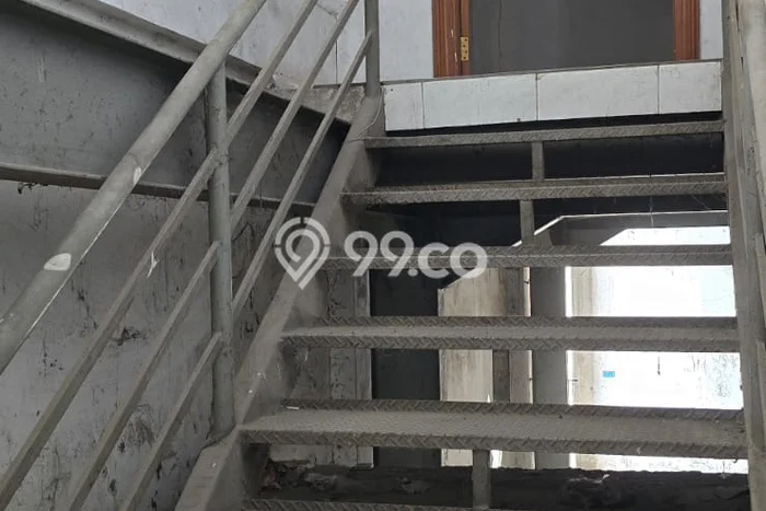 Gudang Disewa di Tangerang dengan LB 500m2 Area Komersial Ramai Gudang Disewa di Tangerang dengan LB 500m2 Area Komersial Ramai