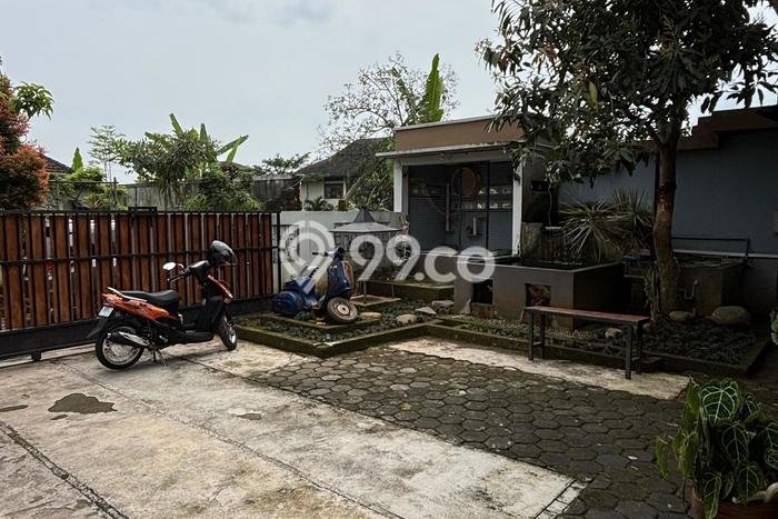 Rumah Strategis Modern Lb 200m2 di Ungaran Barat, Semarang Rumah Strategis Modern Lb 200m2 di Ungaran Barat, Semarang