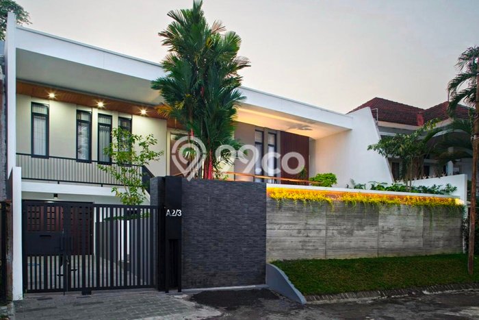 Ready to Use! Premium House LT 333m2 Desain Modern di Ngesrep Ready to Use! Premium House LT 333m2 Desain Modern di Ngesrep