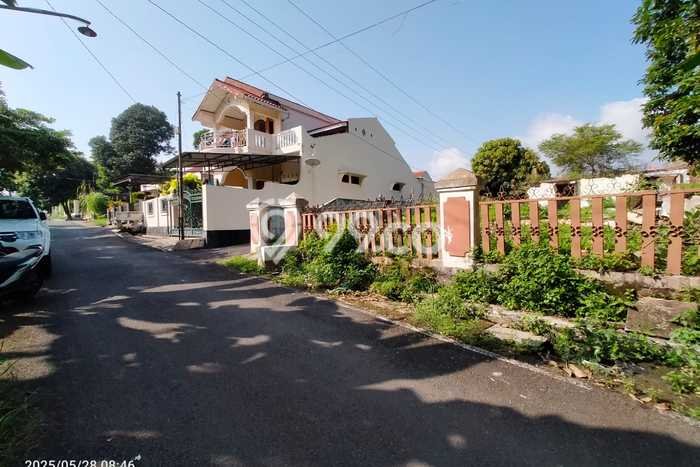 Lahan Kosong Dijual di Banyumanik, Semarang, Luas 242m2 Area Strategis Lahan Kosong Dijual di Banyumanik, Semarang, Luas 242m2 Area Strategis