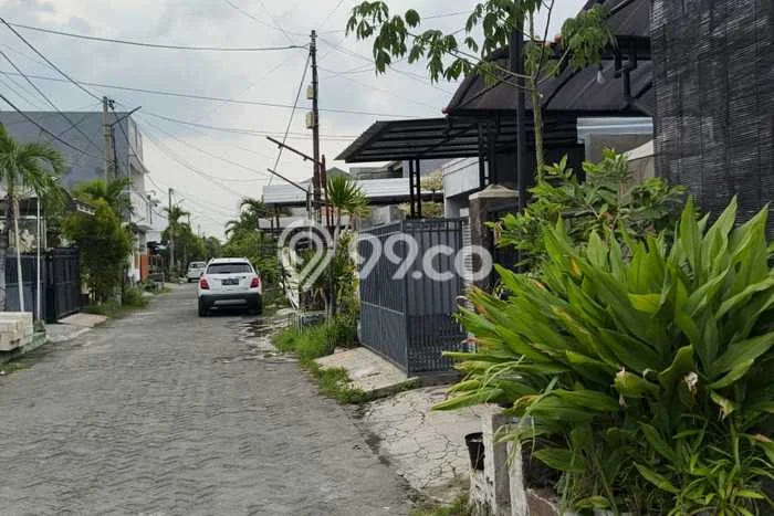 Dijual Rumah 3 Kamar Lokasi Ideal Nyaman dan Strategis di Rungkut Dijual Rumah 3 Kamar Lokasi Ideal Nyaman dan Strategis di Rungkut