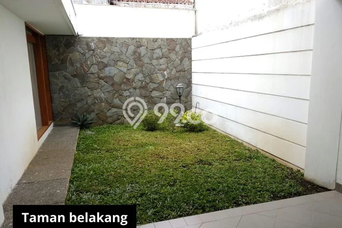 Lokasi terbaik! Rumah siap pakai dikontrakkan di Coblong LB 300m2 Lokasi terbaik! Rumah siap pakai dikontrakkan di Coblong LB 300m2