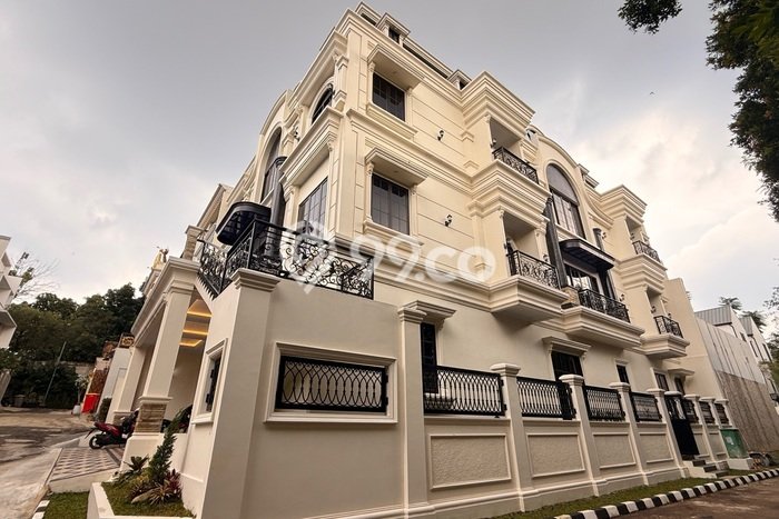 For Sale! Luxury House LT 384m2 Desain Elegan di Cipete For Sale! Luxury House LT 384m2 Desain Elegan di Cipete
