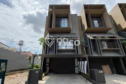 Rumah Luas Asri 4 KT Siap Pakai di Bintaro Jakarta Selatan Rumah Luas Asri 4 KT Siap Pakai di Bintaro Jakarta Selatan