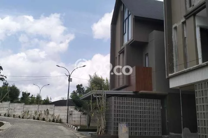 Siap Huni Rumah Mewah 3 Kamar di Sail Dekat ke Mana Pun Siap Huni Rumah Mewah 3 Kamar di Sail Dekat ke Mana Pun