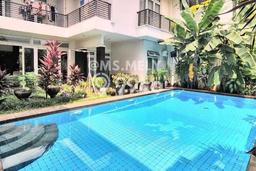 Rumah Elit Modern Tanpa Renovasi di Kemang Jakarta Selatan Rumah Elit Modern Tanpa Renovasi di Kemang Jakarta Selatan