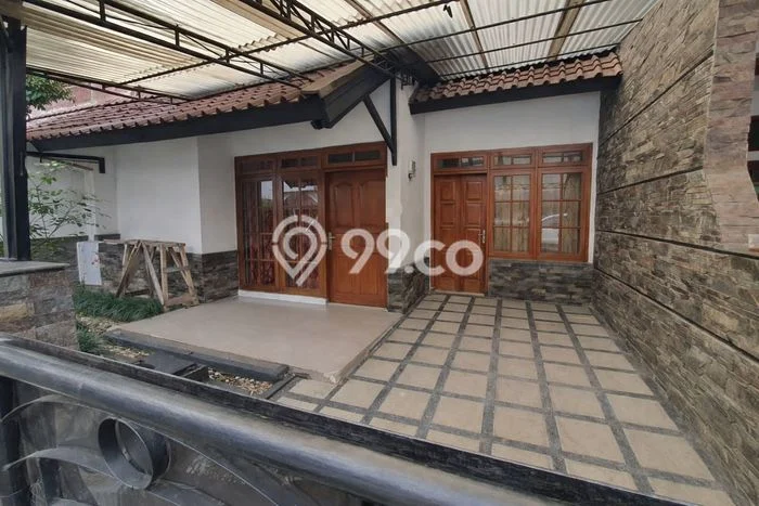 Lokasi strategis! Rumah siap huni dikontrakkan di Arcamanik LB 100m2 Lokasi strategis! Rumah siap huni dikontrakkan di Arcamanik LB 100m2