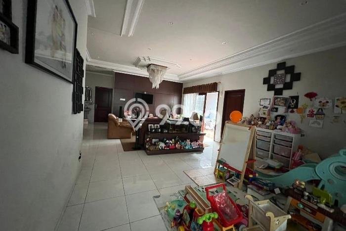 Ready to Use! Premium House LT 312m2 Desain Elegan di Surabaya Kota Ready to Use! Premium House LT 312m2 Desain Elegan di Surabaya Kota