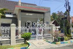 For Sale! Luxury House LT 221m2 Desain Modern di Surabaya Kota For Sale! Luxury House LT 221m2 Desain Modern di Surabaya Kota