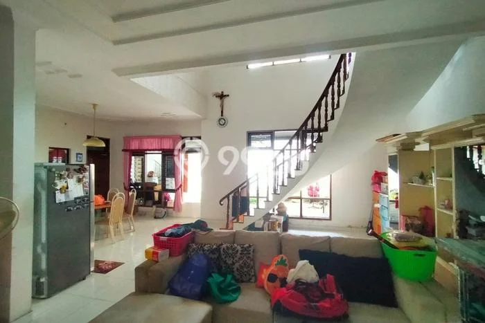Hunian Elit LB 400m2 Siap Huni Desain Elegan di Sutorejo, Surabaya Hunian Elit LB 400m2 Siap Huni Desain Elegan di Sutorejo, Surabaya