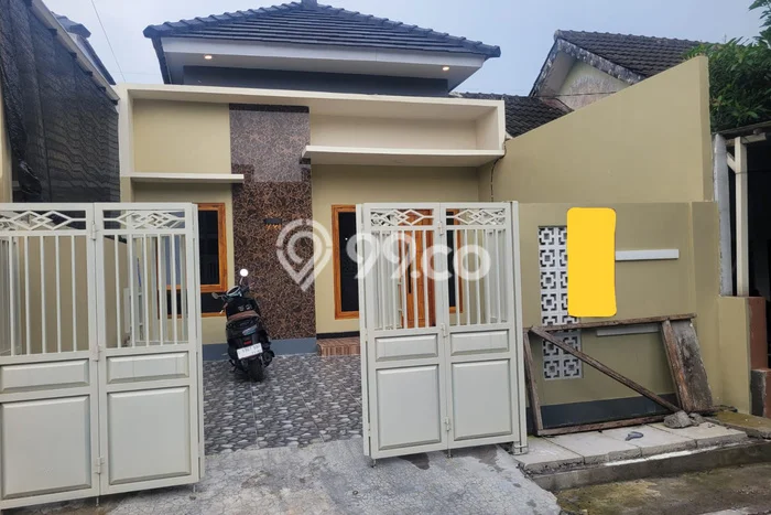 For Sale Rumah 3 Kamar Lokasi Strategis Bagus dan Strategis di Wiyung For Sale Rumah 3 Kamar Lokasi Strategis Bagus dan Strategis di Wiyung