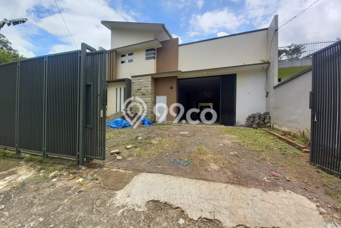 Area Ramai! Ruko Dijual di Patrang untuk Bisnis Luas Bangunan 400m2 Area Ramai! Ruko Dijual di Patrang untuk Bisnis Luas Bangunan 400m2