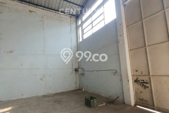 Unit Gudang Disewakan di Kapuk Kamal di Area Ramai & Strategis Unit Gudang Disewakan di Kapuk Kamal di Area Ramai & Strategis