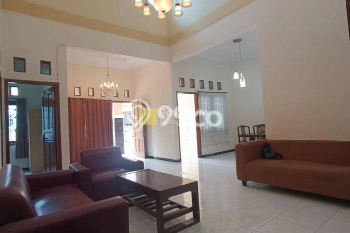 Jarang Ada! Rumah Sewa 5 Kamar Nyaman Siap Huni Solo Baru Jarang Ada! Rumah Sewa 5 Kamar Nyaman Siap Huni Solo Baru