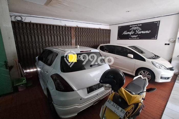 Rumah Mewah LB 400m2 Siap Pakai Desain Elegan di Solo Baru, Surakarta Rumah Mewah LB 400m2 Siap Pakai Desain Elegan di Solo Baru, Surakarta