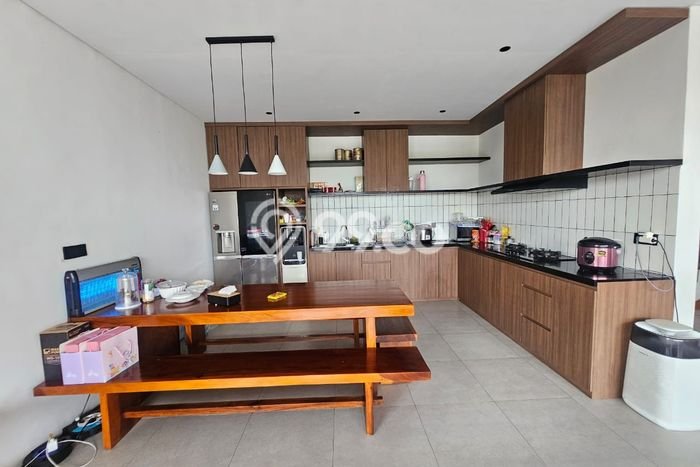 LOKASI TERBAIK! Vila di , Dimensi 215m2m², Lokasi Premium dengan akses bagus LOKASI TERBAIK! Vila di , Dimensi 215m2m², Lokasi Premium dengan akses bagus