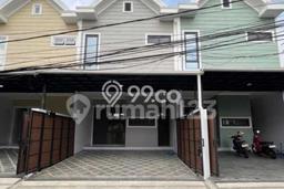Disewakan! Rumah 3 Kamar Tidur &
3 Kamar Mandi di Utan Kayu, Jakarta Timur Disewakan! Rumah 3 Kamar Tidur &
3 Kamar Mandi di Utan Kayu, Jakarta Timur
