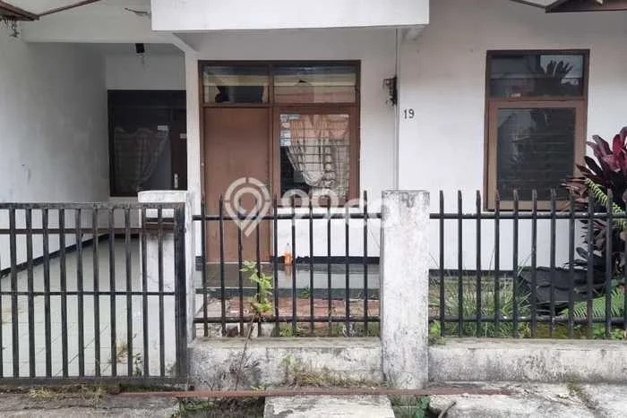 Disewakan! Rumah 3 Kamar Tidur &
2 Kamar Mandi di Cikutra, Bandung Disewakan! Rumah 3 Kamar Tidur &
2 Kamar Mandi di Cikutra, Bandung