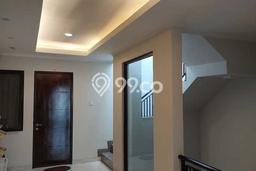 Rumah Elit Modern Tanpa Renovasi di Green Lake City Jakarta Barat Rumah Elit Modern Tanpa Renovasi di Green Lake City Jakarta Barat