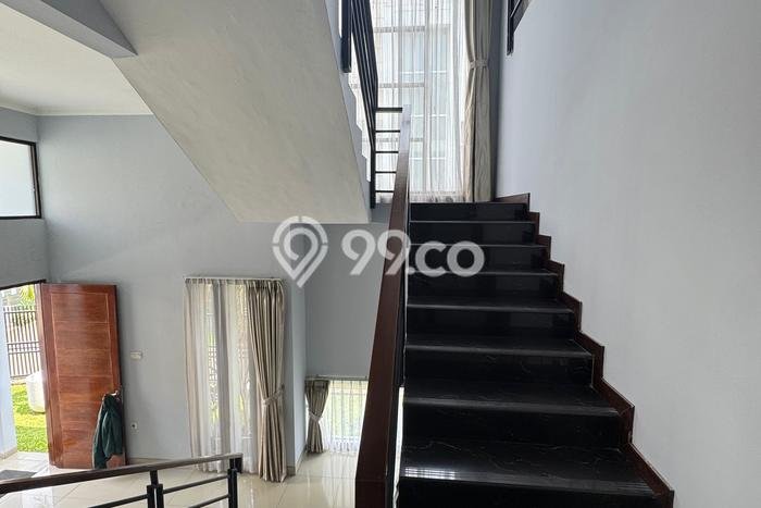 Disewakan Rumah Harga Terjangkau di Setra Duta Bandung dengan 4 Kamar Tidur Disewakan Rumah Harga Terjangkau di Setra Duta Bandung dengan 4 Kamar Tidur
