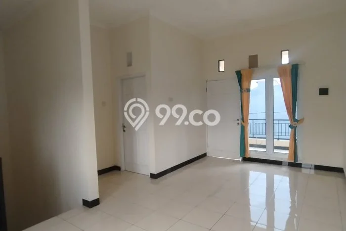 Lokasi strategis! Rumah siap pakai disewakan di Tembalang LB 150m2 Lokasi strategis! Rumah siap pakai disewakan di Tembalang LB 150m2