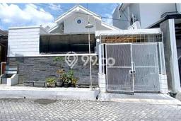 Rumah Modern Cantik 3 KT Bisa Langsung Pindah di Rungkut Rumah Modern Cantik 3 KT Bisa Langsung Pindah di Rungkut