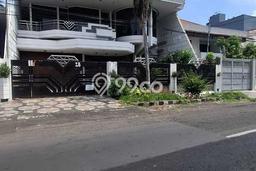 Rumah Eksklusif Dijual LT 370m2 di Genteng, Surabaya Rumah Eksklusif Dijual LT 370m2 di Genteng, Surabaya