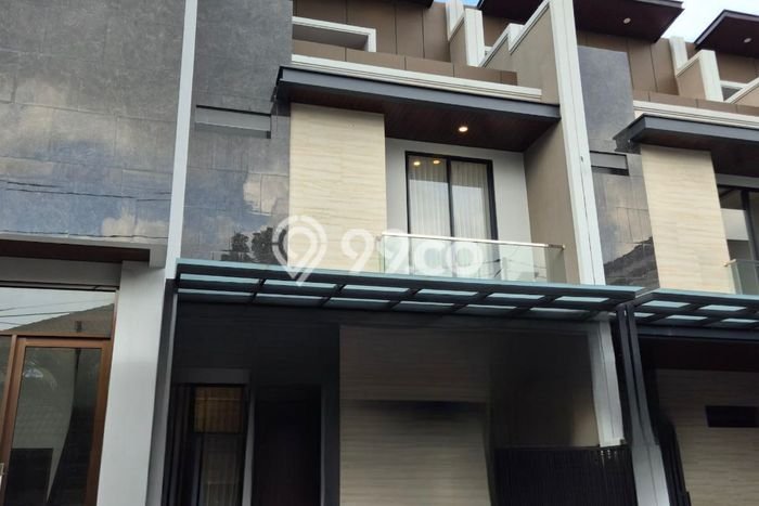 Dijual Cepat Rumah Favorit Siap Huni LB 180m2 di Surabaya Kota, Surabaya Dijual Cepat Rumah Favorit Siap Huni LB 180m2 di Surabaya Kota, Surabaya
