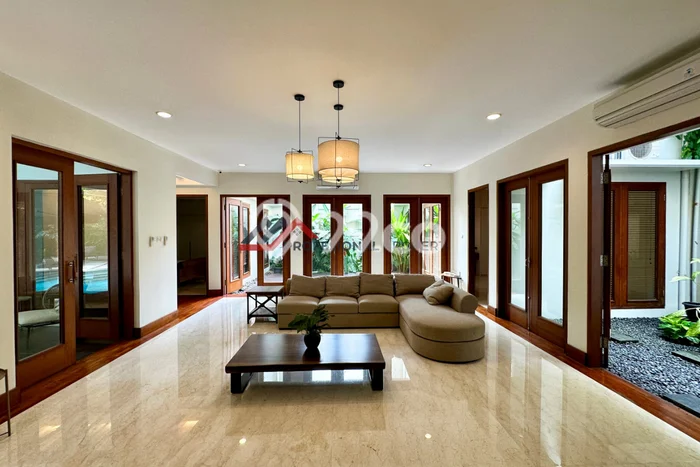 Dijual Rumah Premium dengan Fasilitas Sekitar Komplit di Cilandak, Jakarta Selatan Dijual Rumah Premium dengan Fasilitas Sekitar Komplit di Cilandak, Jakarta Selatan