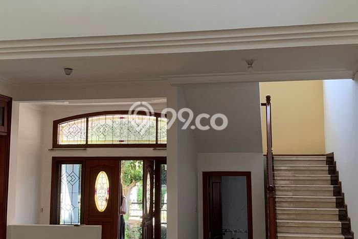 Rumah Elit Modern Siap Huni di Mayjen Sungkono Surabaya Rumah Elit Modern Siap Huni di Mayjen Sungkono Surabaya