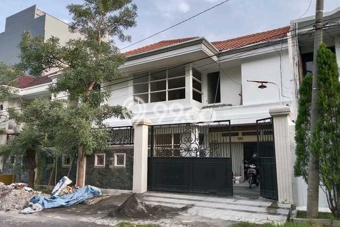 Ready to Use! Premium House LT 379m2 Desain Modern di Kertajaya Ready to Use! Premium House LT 379m2 Desain Modern di Kertajaya