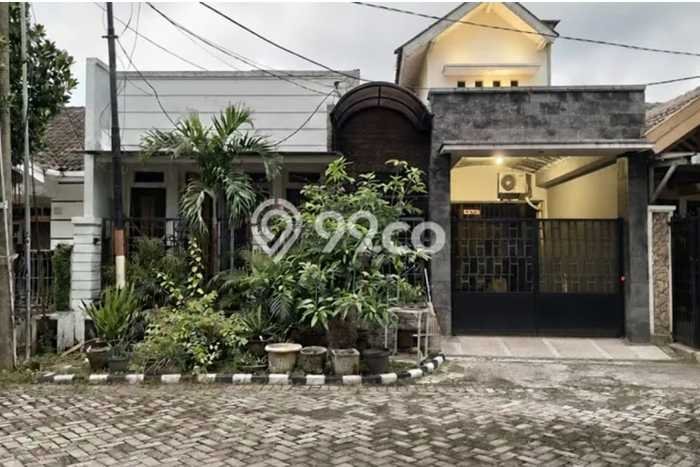 Dijual Rumah Strategis Bagus Punya 4 KT di Wiyung Surabaya SHM Dijual Rumah Strategis Bagus Punya 4 KT di Wiyung Surabaya SHM