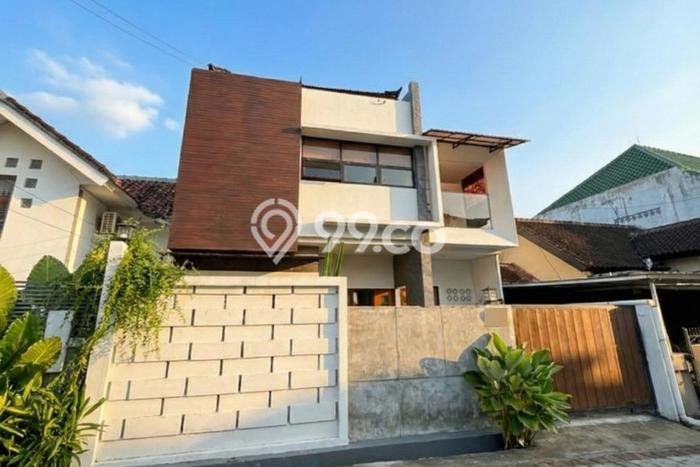 Ready to Use! Premium House LT 120m2 Desain Elegan di Kerobokan Ready to Use! Premium House LT 120m2 Desain Elegan di Kerobokan