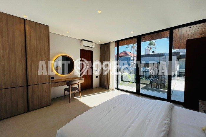 LOKASI STRATEGIS! Vila Kawasan Kuta, Dimensi 210m2m², Dekat fasilitas kota LOKASI STRATEGIS! Vila Kawasan Kuta, Dimensi 210m2m², Dekat fasilitas kota