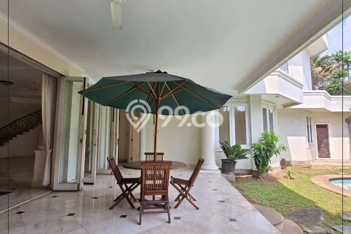 Sewa Rumah Strategis LT 750m2 / LB 700m2 di Kemang, Jakarta Selatan Sewa Rumah Strategis LT 750m2 / LB 700m2 di Kemang, Jakarta Selatan