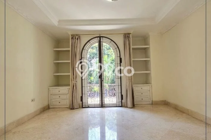 Sewa Rumah Strategis LT 750m2 / LB 700m2 di Kemang, Jakarta Selatan Sewa Rumah Strategis LT 750m2 / LB 700m2 di Kemang, Jakarta Selatan